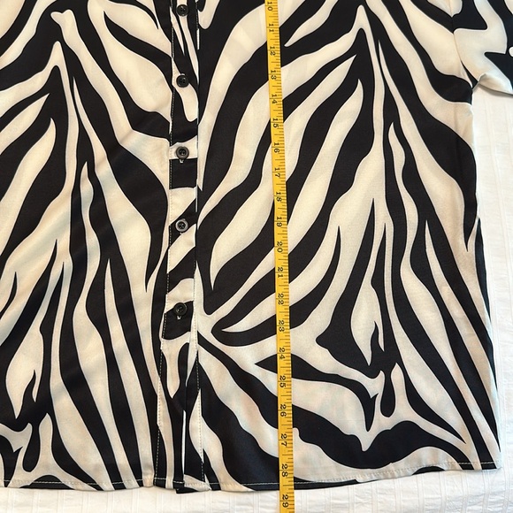 SHEIN Zebra Women’s Shirt Blouses. Size M/L - Picture 8 of 10